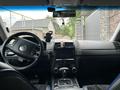 Volkswagen Touareg 2005 года за 4 500 000 тг. в Алматы – фото 8