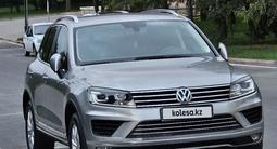 Volkswagen Touareg 2014 годаfor14 800 000 тг. в Алматы