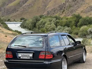 Mercedes-Benz E 320