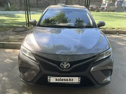 Toyota Camry 2020 года за 13 000 000 тг. в Алматы – фото 6