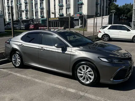 Toyota Camry 2023 года за 16 400 000 тг. в Алматы