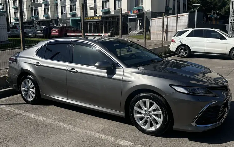 Toyota Camry 2023 года за 16 400 000 тг. в Алматы