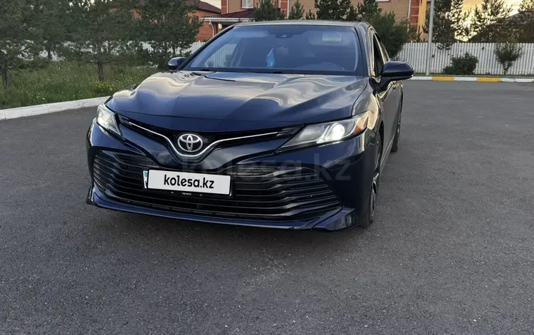 Toyota Camry 2018 годаfor11 700 000 тг. в Астана