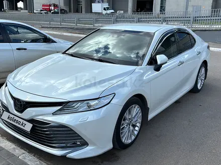 Toyota Camry 2020 года за 15 000 000 тг. в Алматы – фото 2