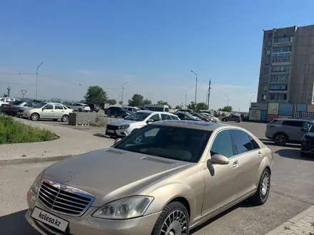 Mercedes-Benz S 500 2006 года за 4 500 000 тг. в Астана – фото 2