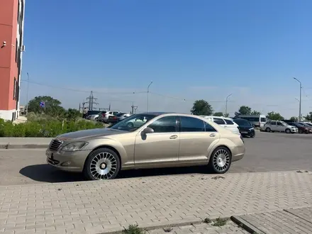 Mercedes-Benz S 500 2006 года за 4 500 000 тг. в Астана – фото 7