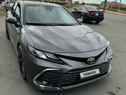 Toyota Camry 2018 года за 6 800 000 тг. в Атырау – фото 4