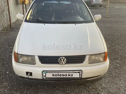 Volkswagen Polo 1998 года за 680 000 тг. в Алматы – фото 2