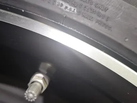 Диски с резиной Pirelli Scorpion Ice Zero 2 новые с датчиком давления. за 1 600 000 тг. в Актобе – фото 12