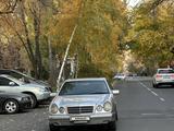 Mercedes-Benz E 320 1997 года за 3 800 000 тг. в Алматы – фото 2