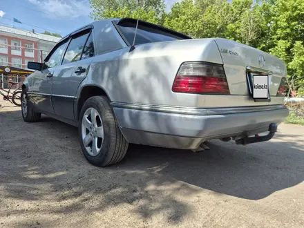 Mercedes-Benz E 280 1995 года за 3 600 000 тг. в Караганда – фото 3