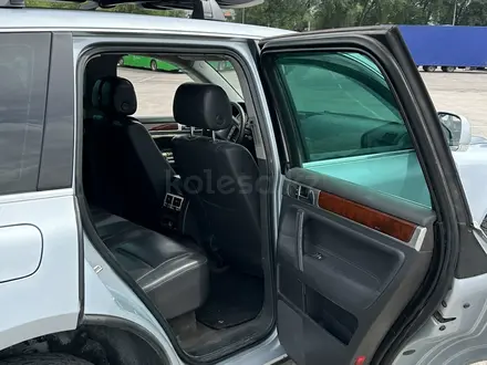 Volkswagen Touareg 2004 года за 5 000 000 тг. в Алматы – фото 11
