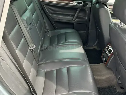 Volkswagen Touareg 2004 года за 5 000 000 тг. в Алматы – фото 9
