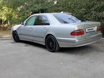 Mercedes-Benz E 240 2001 года за 4 200 000 тг. в Шымкент – фото 2