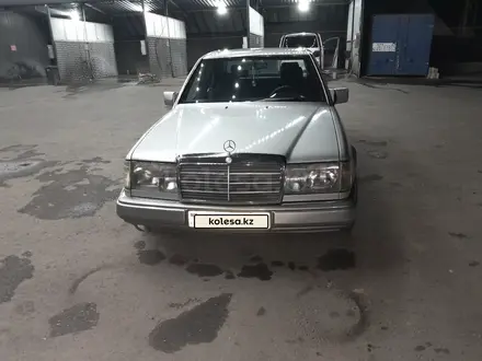 Mercedes-Benz E 280 1993 года за 2 500 000 тг. в Талдыкорган – фото 3