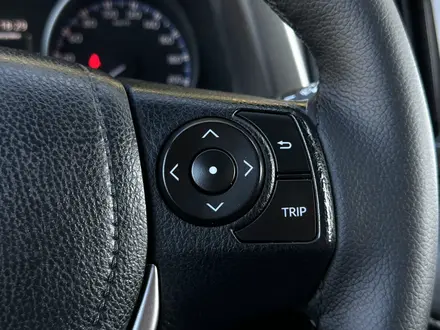 Toyota RAV4 2017 года за 11 490 000 тг. в Актобе – фото 18