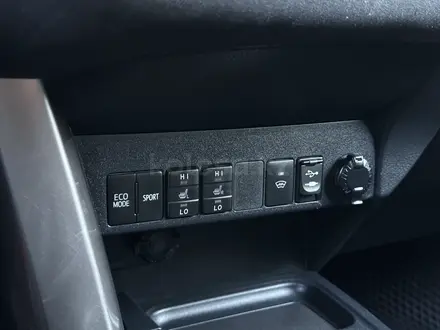 Toyota RAV4 2017 года за 11 490 000 тг. в Актобе – фото 24