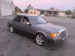 Mercedes-Benz E 230