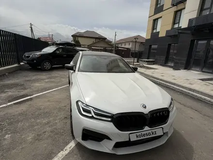 BMW M5 2022 года за 54 900 000 тг. в Алматы – фото 11