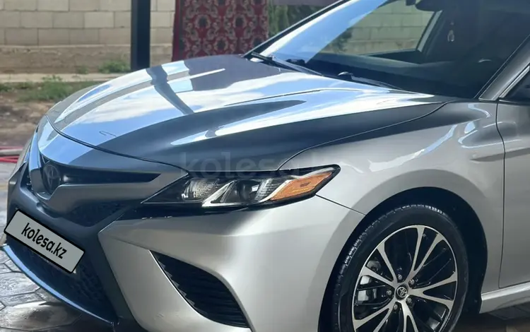 Toyota Camry 2018 года за 10 900 000 тг. в Шымкент