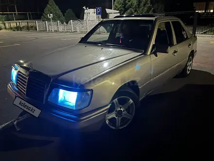 Mercedes-Benz E 230 1991 года за 1 800 000 тг. в Алматы – фото 6