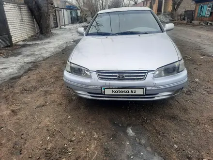 Toyota Camry 1998 года за 1 800 000 тг. в Семей – фото 3