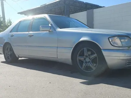 Mercedes-Benz S 320 1997 года за 3 800 000 тг. в Тараз – фото 2
