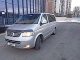 Volkswagen Multivan 2005 года за 7 800 000 тг. в Алматы