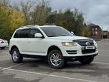 Volkswagen Touareg 2008 года за 6 490 000 тг. в Петропавловск – фото 2