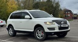 Volkswagen Touareg 2008 года за 6 490 000 тг. в Петропавловск – фото 2