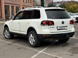 Volkswagen Touareg 2008 года за 6 490 000 тг. в Петропавловск – фото 3