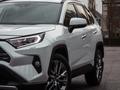 Toyota RAV4 2021 года за 25 500 000 тг. в Алматы