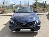 Toyota Camry 2021 года за 9 999 000 тг. в Усть-Каменогорск
