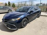 Toyota Camry 2021 года за 9 999 000 тг. в Усть-Каменогорск – фото 2