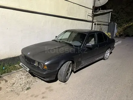 BMW 525 1991 года за 700 000 тг. в Алматы – фото 2