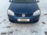Volkswagen Golf 2004 годаfor3 200 000 тг. в Караганда