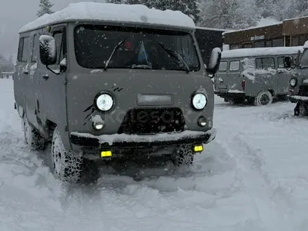 УАЗ Буханка 1996 года за 2 400 000 тг. в Алматы – фото 2