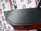 Фонари в крышку багажника б/у оригинал на Toyota Land Cruiser 300 за 1 000 тг. в Алматы – фото 2