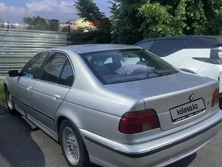 BMW 523 1999 года за 2 000 000 тг. в Алматы – фото 2