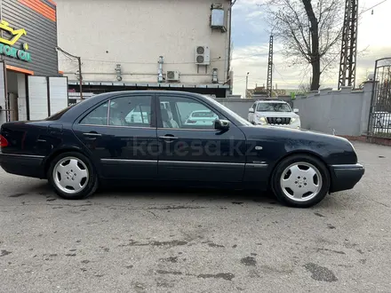 Mercedes-Benz E 240 1999 года за 5 500 000 тг. в Тараз – фото 4