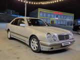 Mercedes-Benz E 230 1997 года за 2 500 000 тг. в Жезказган – фото 2