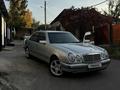 Mercedes-Benz E 320 1998 года за 3 100 000 тг. в Алматы – фото 2