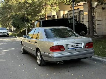 Mercedes-Benz E 320 1998 года за 3 100 000 тг. в Алматы – фото 3