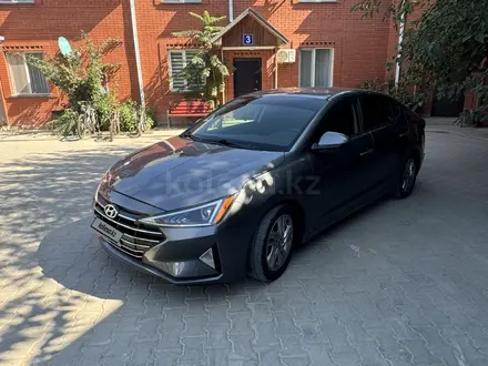 Hyundai Elantra 2019 года за 5 000 000 тг. в Атырау – фото 2