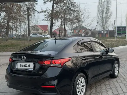 Hyundai Solaris 2017 года за 6 800 000 тг. в Алматы – фото 4