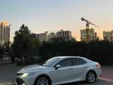 Toyota Camry 2020 года за 14 650 000 тг. в Шымкент – фото 3
