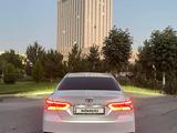Toyota Camry 2020 года за 14 650 000 тг. в Шымкент – фото 4