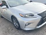 Lexus ES 300h 2016 года за 14 300 000 тг. в Алматы – фото 2
