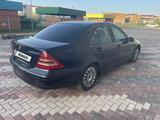 Mercedes-Benz C 200 2001 года за 2 500 000 тг. в Уральск – фото 2