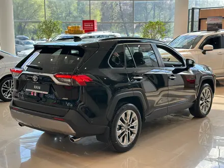 Toyota RAV4 Luxe 2025 года за 21 220 000 тг. в Алматы – фото 8
